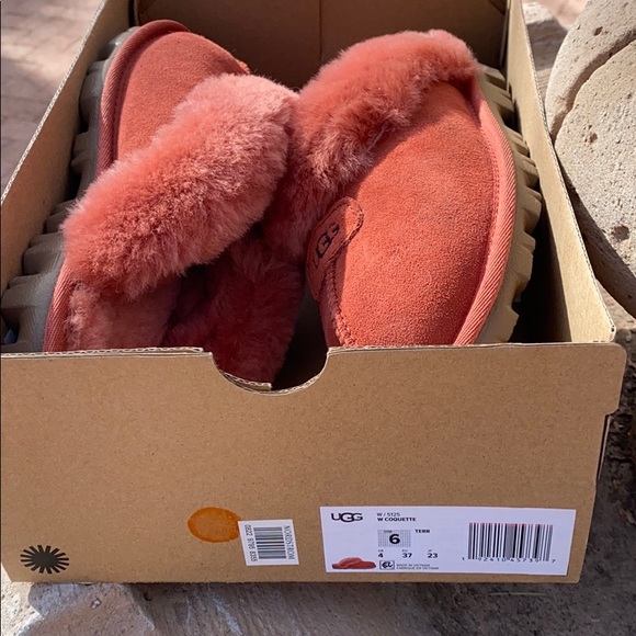 UGG - Picture 13 of 13